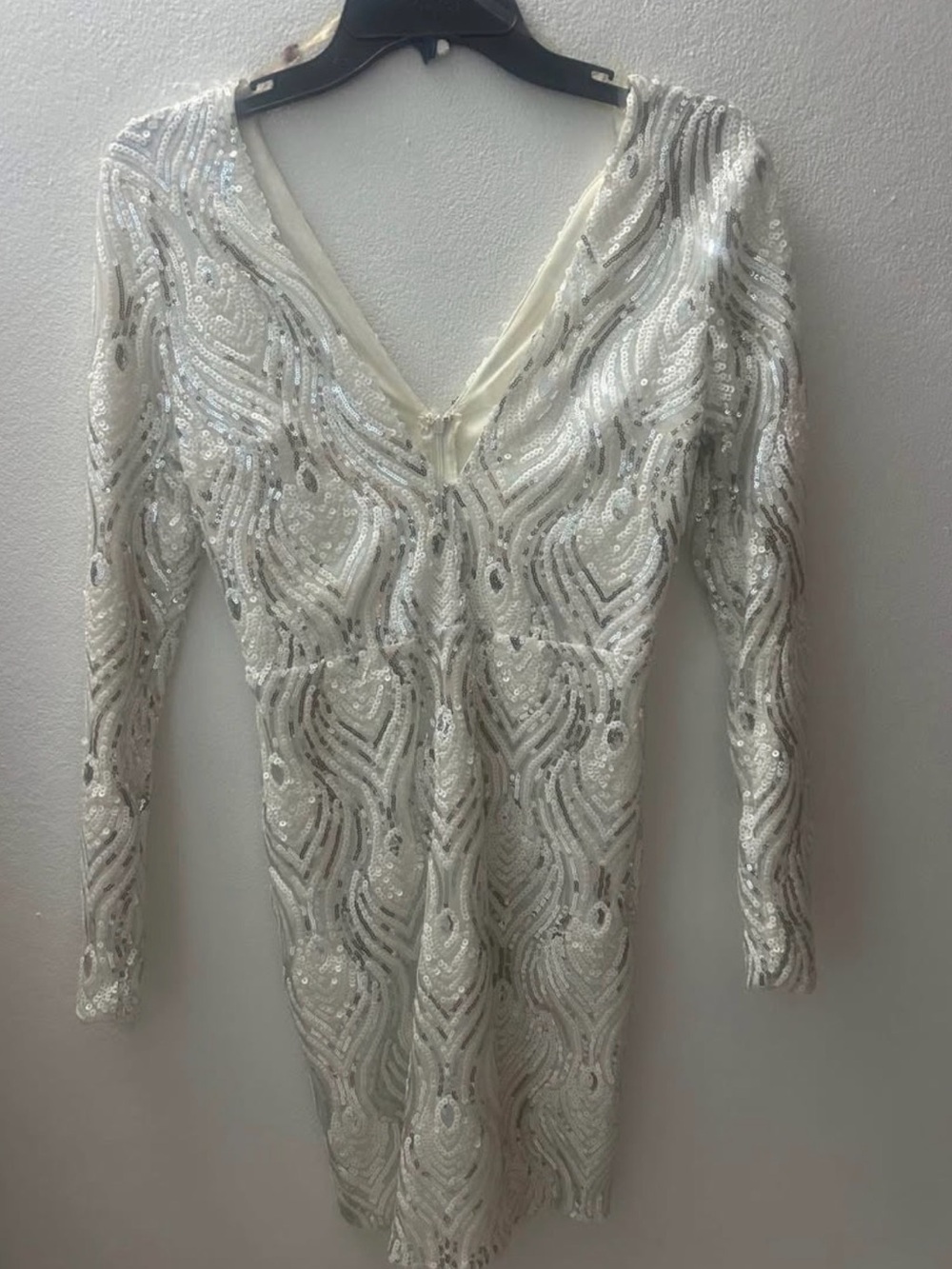 Women's White Sequin Long-Sleeve V-Neck Dress